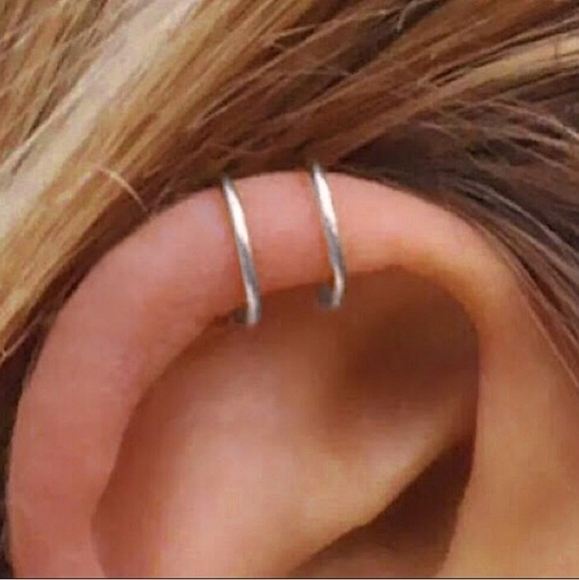 Jewelry - HP🔥🔥NWT Silver Ear Wrap/Cuff